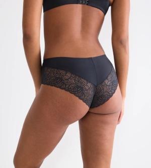 Chilot hipster Triumph Amourette Graphic Negru din dantelă - Confort premium