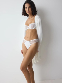 Chiloți tanga, Triumph Comfort Allure String Alb - Img 4
