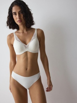 Sutien cu armătură și burete, Triumph Body Make-Up Illusion Lace WP Ecru