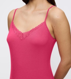 Top cu inserție din dantelă fină, Triumph Aura Spotlight Camisole Roz - Img 3