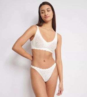 Chilot invizibil din dantelă, fără cusături, Sloggi ZERO Feel Bliss String Crem - Img 4