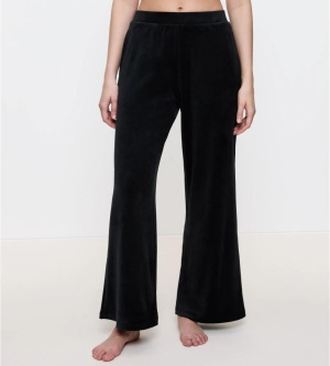 Pantaloni din velur cu croială largă pentru damă - Triumph Sensual Velour Wide Leg Trousers 01 Negru