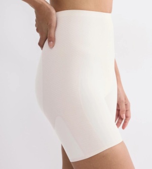 Pantaloni modelatori Triumph Body Make-Up Illusion Curve HW Short Ecru - Img 4