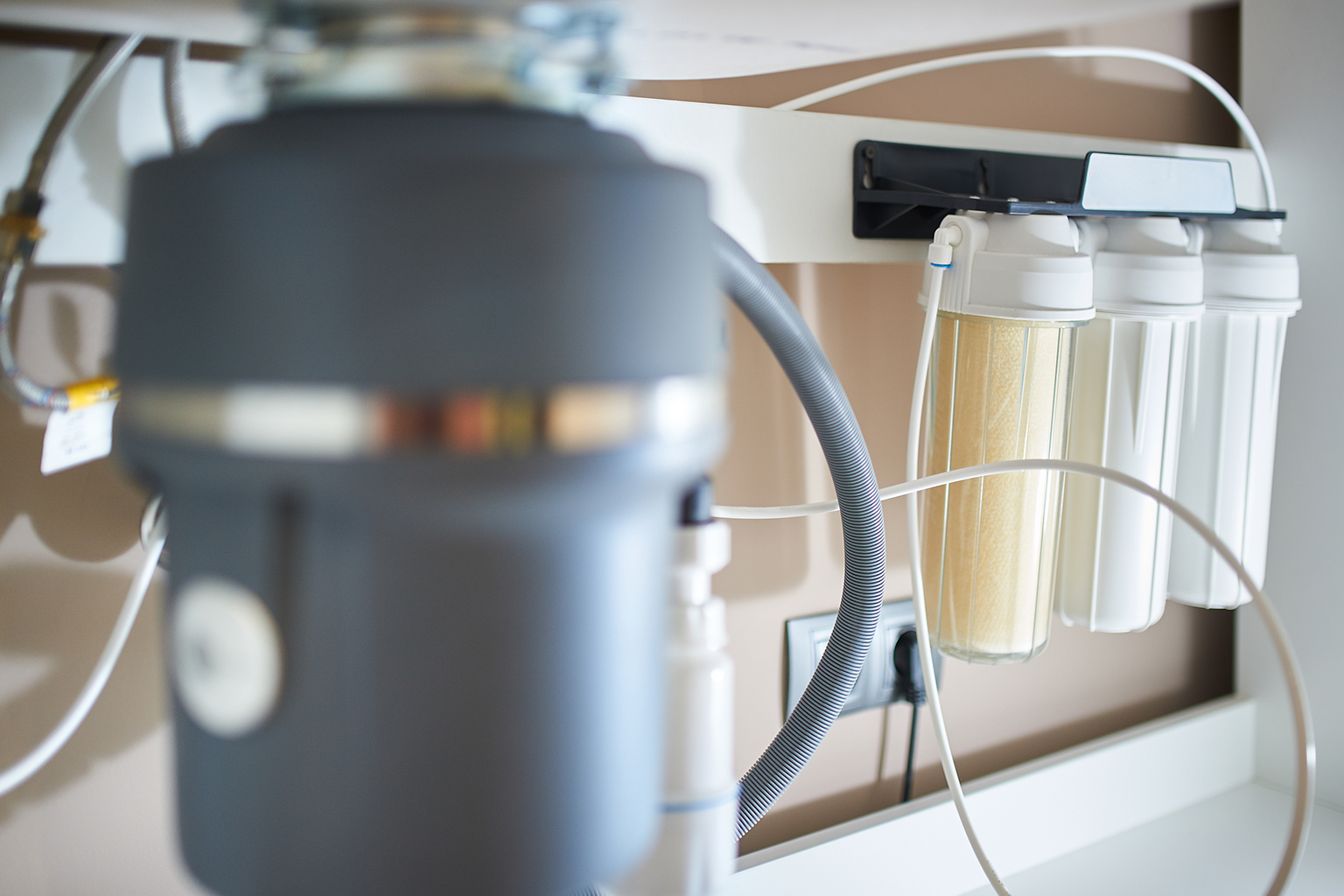 Filtrarea apei potabile vara: de ce crește nevoia de filtrare când crește consumul