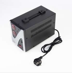 Stabilizator de tensiune SilverCloud 1500VA 900W 6.8A - Img 3