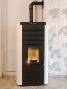 Pachet termosemineu cu peleti Termax Kamin ECO, 30 kW, 220 mp, buncar peleti 55 kg, volum apa 49 litri, diametru cos fum ⌀80 mm, vas expansiune si pompa recirculare incluse, Alb, Grup siguranta si Boiler termoelectric Ariston 100 litri - Img 4