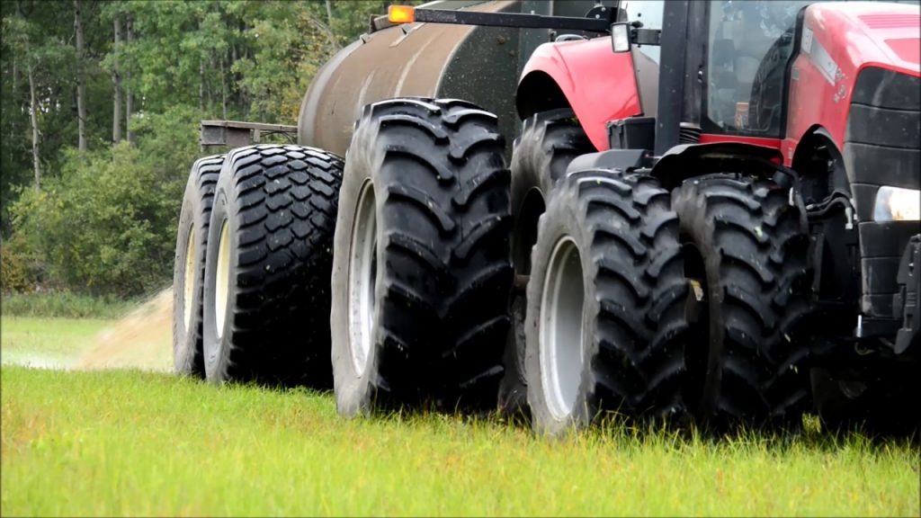 Pneuri Industriale pentru Tractor și Încărcătoare Frontale – Tipuri R4, TL și Aplicații