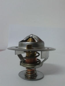 Termostat lichid racire potrivit JOHN DEERE 110, 1165, 1175, 1175H, 1175HY, 210, 300, 310, 310L, 315, 320, 330, 430, 410L, 420, 520, 530, 5080G 2WD, 5080G 4WD, 5080GF 2WD, 5080GF 4WD
