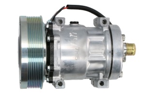 Compresor climatizare 12V potrivit CASE IH 235, 260, 290, 315, 340, 370; NEW HOLLAND T8.300, T8.330, T8.360, T8.390, T8.420 (R134a)