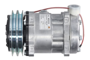 Compresor climatizare 12V potrivit ALLIS CHALMERS 6670, 6680, 6690; CASE IH 70 2WD, 70 4WD, 80 2WD, 80 4WD, 90 2WD, 90 4WD, 95 2WD, 95 4WD; FIAT 140-90 DT, 160-90 DT, 180-90 DT (R134a)