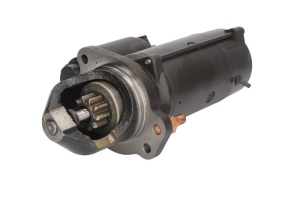 Demaror potrivit BELL 310 SG, 315 SG; JOHN DEERE 165, 210, 2054, 325, 330, 430, 505, 510, 520, 530, 600, 614R, 615R, 620, 620R, 630, 650, 655, 675, 6090M, 6090RC (12V, 4, 2kW, nou)