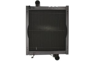 Radiator (with frame) compatibil: JOHN DEERE 6000, 6003, 6010, 6010 SE, 6020, 6020 SE, 6030, 6040, 6090MC, 6090RC, 6095 B, 6100, 6100 D, 6100 SE, 6100MC, 6100RC, 6105M, 6105R, 6110, 6110 B