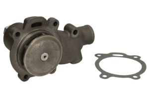 Pompa de apa (no pulley) compatibil: URSUS 4512, 4514; CASE IH 475; CATERPILLAR AP800B; CLAAS 911T; FORD 5000; LANDINI 65, 65 F, 65 FP, 65 GE, 65 GT, 65 GTP, 65 L, 65 LP, 65 V, 6505, 6530 F2, 6530 F4