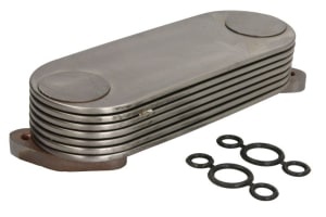 Radiator ulei compatibil: URSUS 3822, 3824, 5322, 5324; BOBCAT 963, 963G; CASE IH 11; CLAAS 907, 907T, 920, 925, 928, 928 PLUS, 940 GX, 960, 964, 970, 975; JCB 520, 520 LE, 520 S, 520 SLE, 520-50 LE