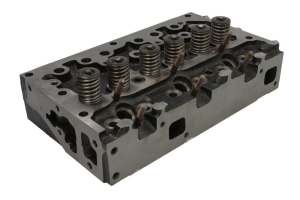 Chiulasa compatibil: URSUS 3514, 360 3P; JCB 406; LANDINI 3000, 4500, 4530, 4560 V, 4830, 50, 50 V, 55 GT, 530 F, 530 L, 530 V, 560 F, 560 L, 560 V, 5000, 5500, 5500 C, 5500 CL, 5500 CS, 5530 F