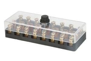 Fuse box compatibil: JOHN DEERE 1020, 1030, 1030 OU, 1030VU, 1120, 1130, 1630, 1630OU, 1630VU, 1830, 2020, 2030, 2030OU, 2120, 2130, 310, 3030, 3120, 3130, 4040, 4040S, 4230, 4240, 4240 S, 4340 S