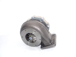 Turbocompresor compatibil: PERKINS, BOBCAT 963, 963G; CLAAS 907T, 920, 925, 928, 928 PLUS, 940 GX, 960, 964, 970, 975, C40, C50; JCB 3CX, 3CX SITEMASTER, 3CX-2, 3CX-4, 3CXC, 3CXS, 3CXT, 4CX, 4CXC, 411