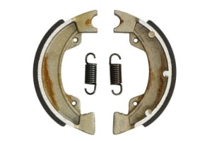 Saboți frână față/rear 95x20mm (contains springs) cu arcuri compatibil: HONDA NB, ND, NH; PEUGEOT METROPOLIS, SC, ST, STL, SX; PGO BIG MAX, STAR; SACHS LIMBO; SANGYANG/SYM FIDDLE 50/75/80 1982-2006