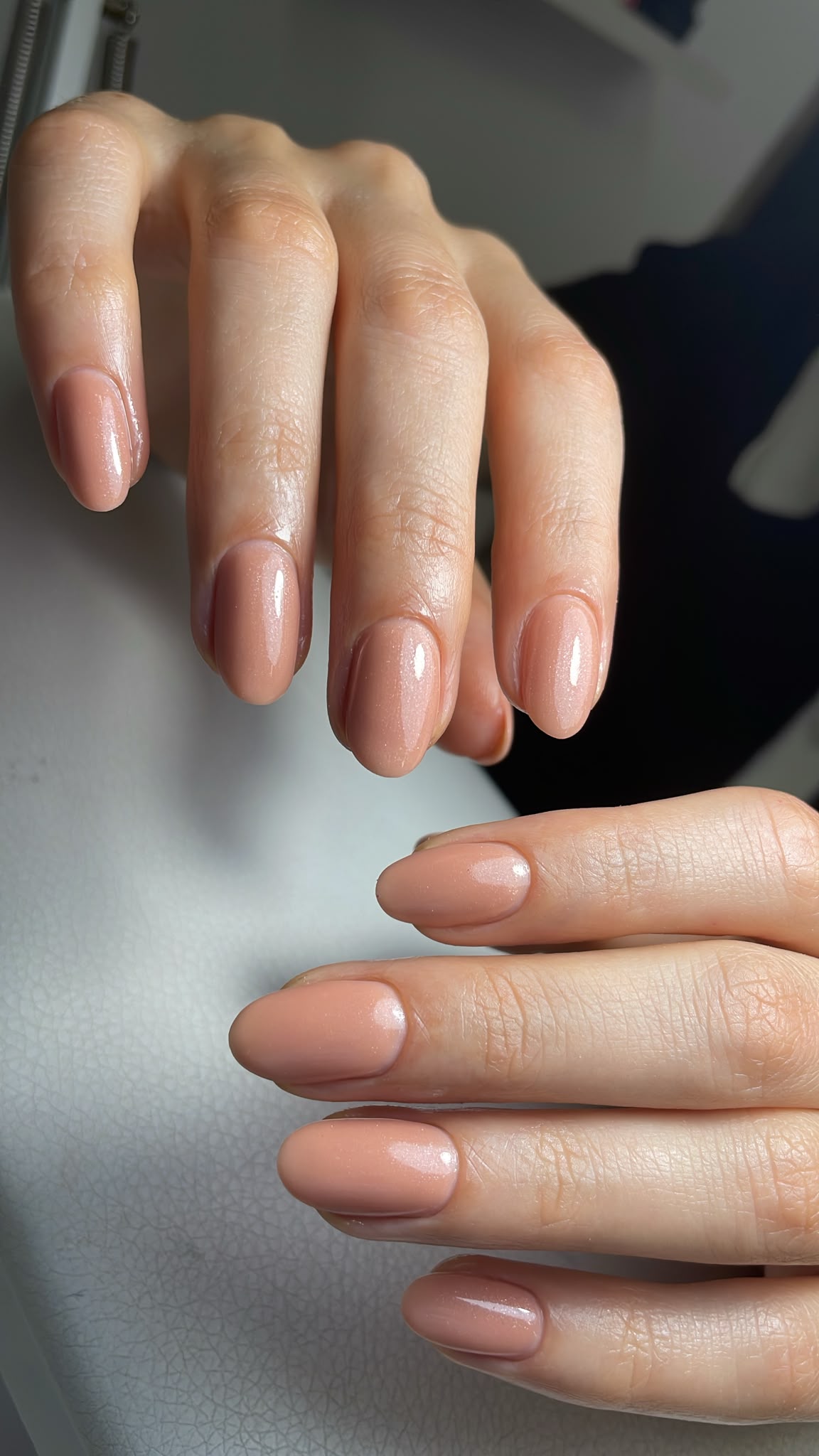 Manichiură nude realizată cu produse BABUF în salon
