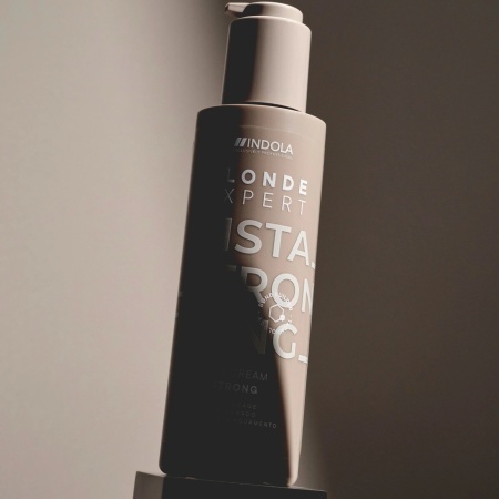 Indola Blonde Expert InstaStrong Leave-In Cream 145ml – Cremă fără clătire cu tehnologie Bond, protecție termică și întărire instantă pentru părul blond, sensibil sau tratat chimic - Img 3