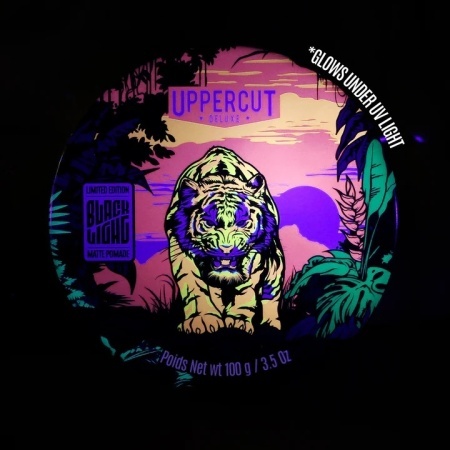 Ceara de par Uppercut Matte Pomade Black Light Limited Edition 100g - Img 2