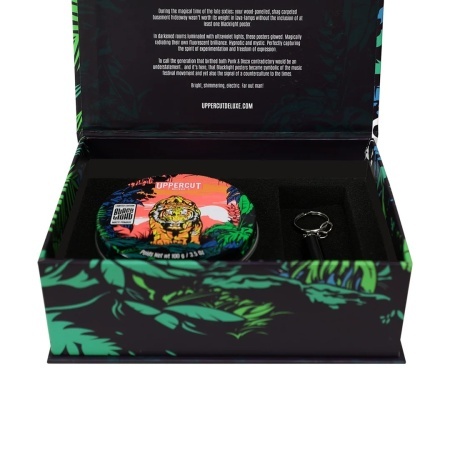 Colector's Kit Ceara de par Uppercut Matte Pomade Black Light Limited Edition 100g - Img 2