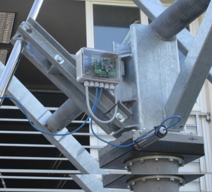 Two-axis solar tracker and support for 15 panels with main pole and ground fixing screws. Coverage 30 m² - Img 4