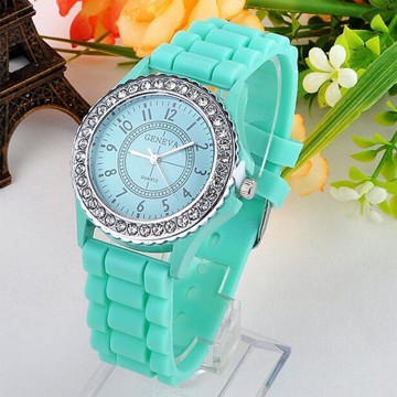 Ceas de dama Geneva cu cristale - Mint Green