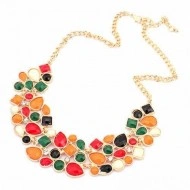 Colier fashion de dama, cu pietre multicolore, combinatie originala de culori