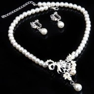 Elegant set (colier + cercei) cu perlute si cristale, design buchet - Img 2