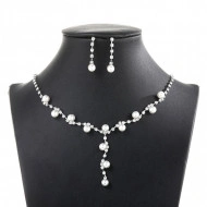 Set elegant (colier si cercei) cu cristale si perlute