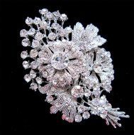 Brosa eleganta cu cristale, model buchet de flori