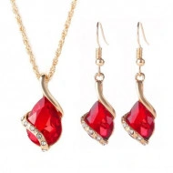 Set elegant (colier si cercei), cu piatra fatetata si cristale, model 1