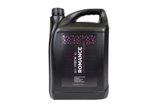 SHOW TECH ŠAMPON SA REGENERATOROM ZA PSE I MAČKE ROMANCE 2 U 1