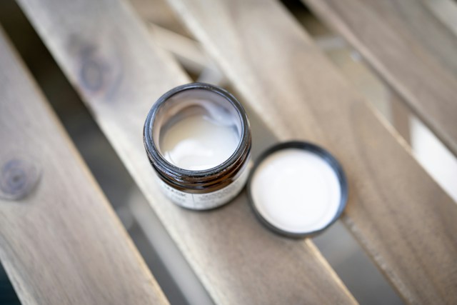Cremă cu acid hialuronic: beneficii uimitoare și recomandări de produse