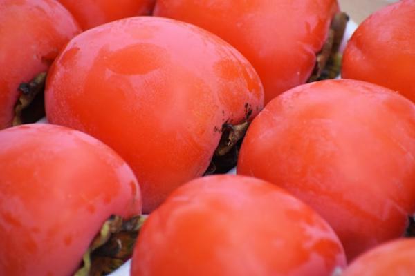 Kaki: Beneficii, proprietăți nutriționale și moduri de consum