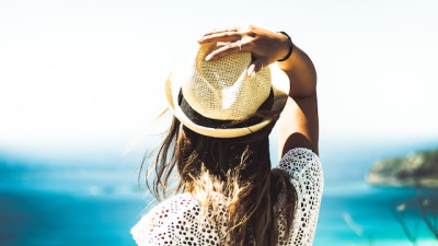 Îngrijirea pielii după vară: 6 produse dermatocosmetice de care ai nevoie