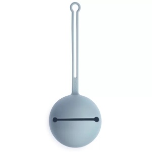 Protectie din silicon pentru suzeta Powder Blue, Mushie