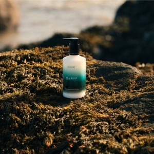 Loțiune Sea Kelp Scottish Fine Soaps, textură fină absorbită rapid pentru piele hidratată
