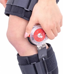 Orteza de genunchi mobila cu articulatii reglabile GENU REHA COOL ROM, SRT326, Triamed - Img 3
