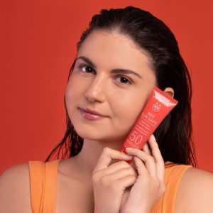 Crema-gel cu protectie solara SPRF50 pentru ten Bee Sun Safe, 50ml, Apivita - Img 2