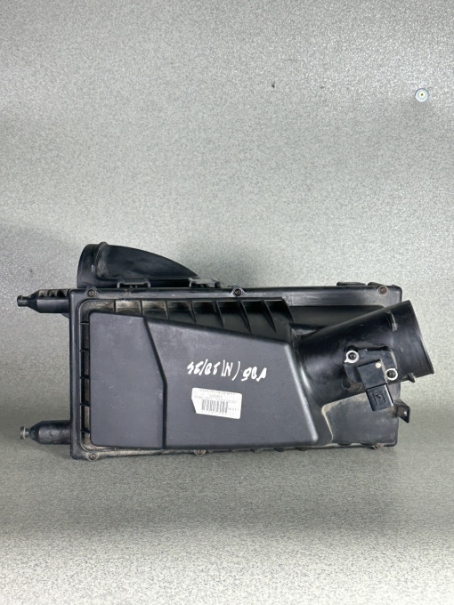 Left air filter housing 4.4 TDV8 LR02222812