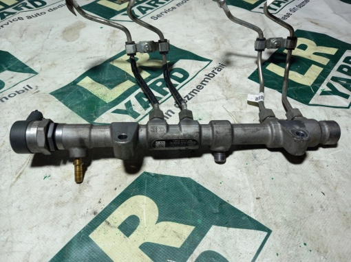 Rampa injectoare dreapta cu senzor Motor 4.4 TDV8 LR022983 AL3Q-9D280-HC