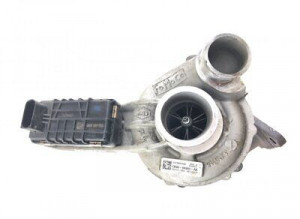 Turbina dreapta Motor 4.4 TDV8 TDV8 LR038044 (cu piesa defecta la schimb) RK CK5Q-6K682-AB