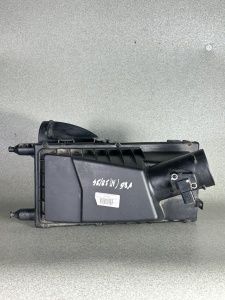 Left air filter housing 4.4 TDV8 LR02222812 - Img 1