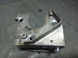 Injection pump bracket 3.0 TDV6 Gen1 Euro5; 3.0 TDV6 Gen2 Euro6 LR083612 9X2Q9A361CB - Img 2