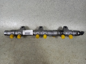 Rampa injectoare stanga 4.4 LR164040 AL3Q-9D280-GC, LR164040