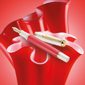 Nalivpero Souveran M600 (M) u specijalnoj poklon kutiji Pelikan 823111 crveno-belo