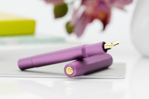 KW naliv pero VIBRANT violet F
