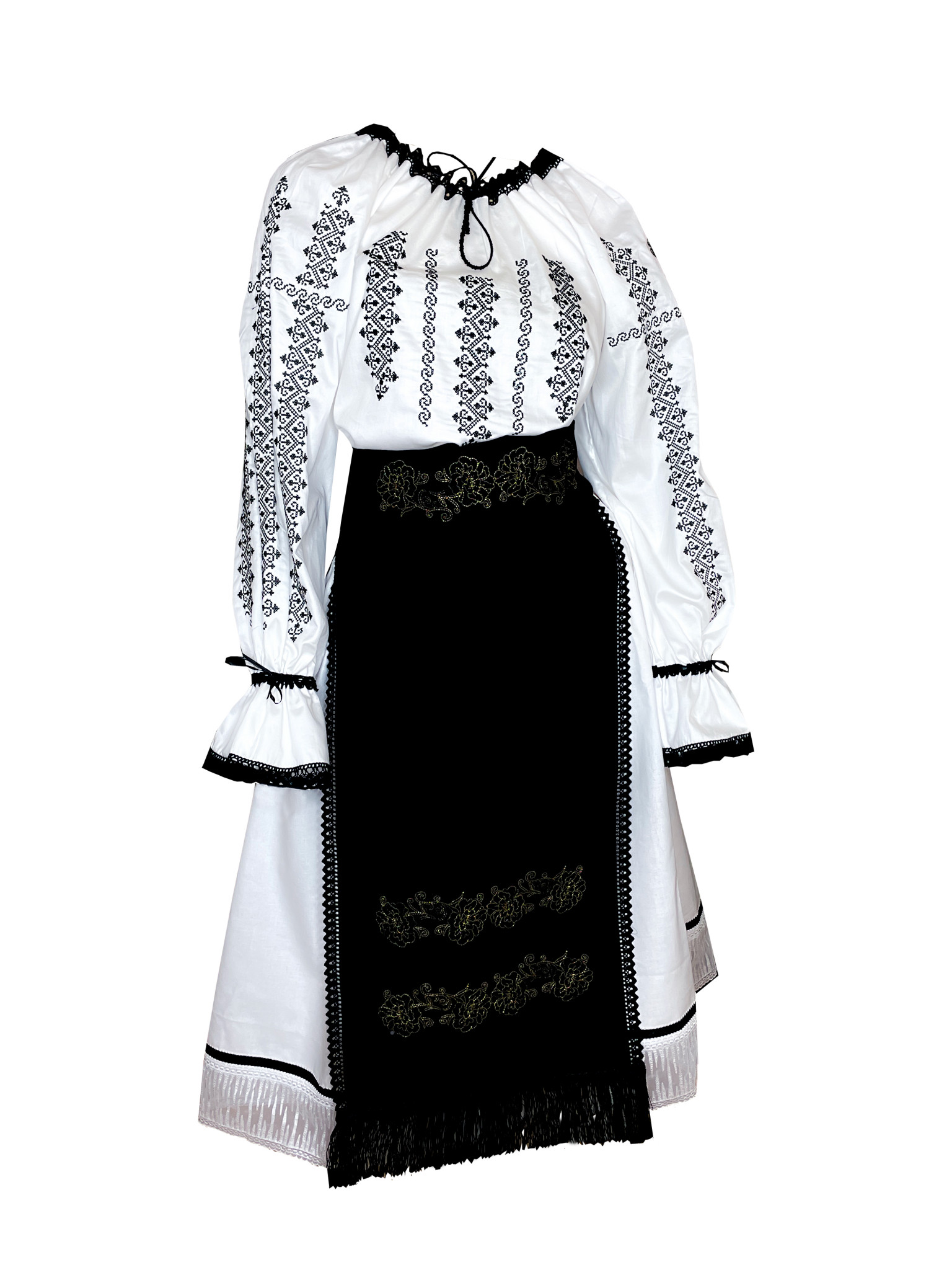 Costume traditionale femei